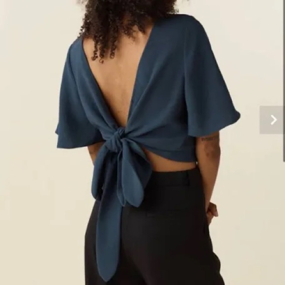 VETTA dark blue Tie-Back Cropped Blouse